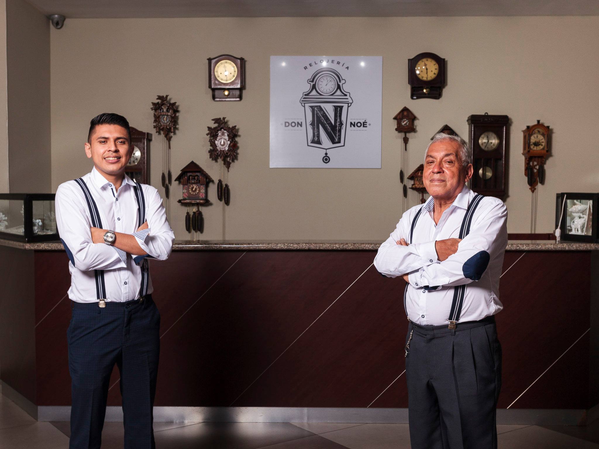 Noé y Sergio Rodríguez se dedican a la relojería por pasión. (Foto Prensa Libre: cortesía Relojería Don Noé).