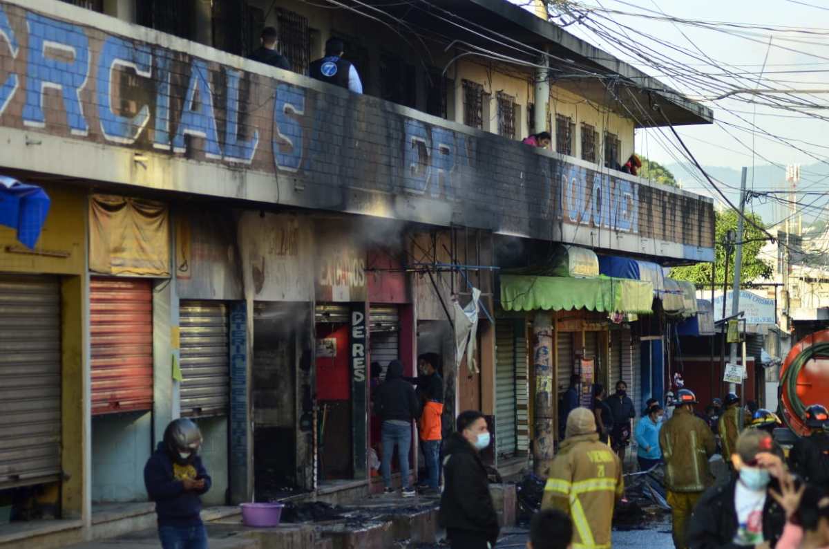 Imágenes: cuantiosas pérdidas por incendio en mercado de Boca del Monte y así es la destrucción que deja