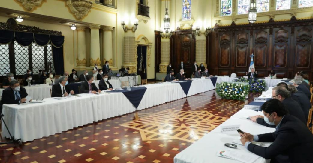 El gobierno instaló a finales de noviembre una mesa para discutir el presupuesto del 2021. (Foto Prensa Libre: cortesía Secretaría de Presidencia)