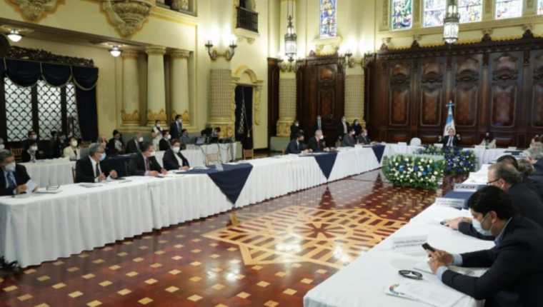El gobierno instaló a finales de noviembre una mesa para discutir el presupuesto del 2021. (Foto, Prensa Libre: Hemeroteca PL).