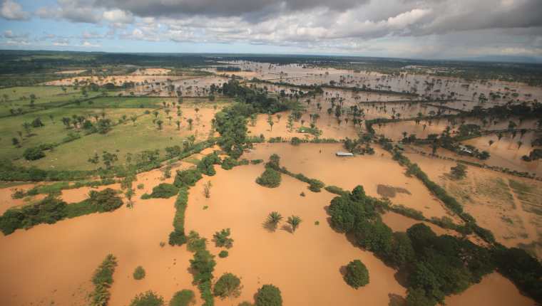 El exceso de lluvia por Eta e Iota dejó comunidades inundadas, cosechas perdidas y ríos desbordados en varios departamentos. Foto: Carlos Hernández