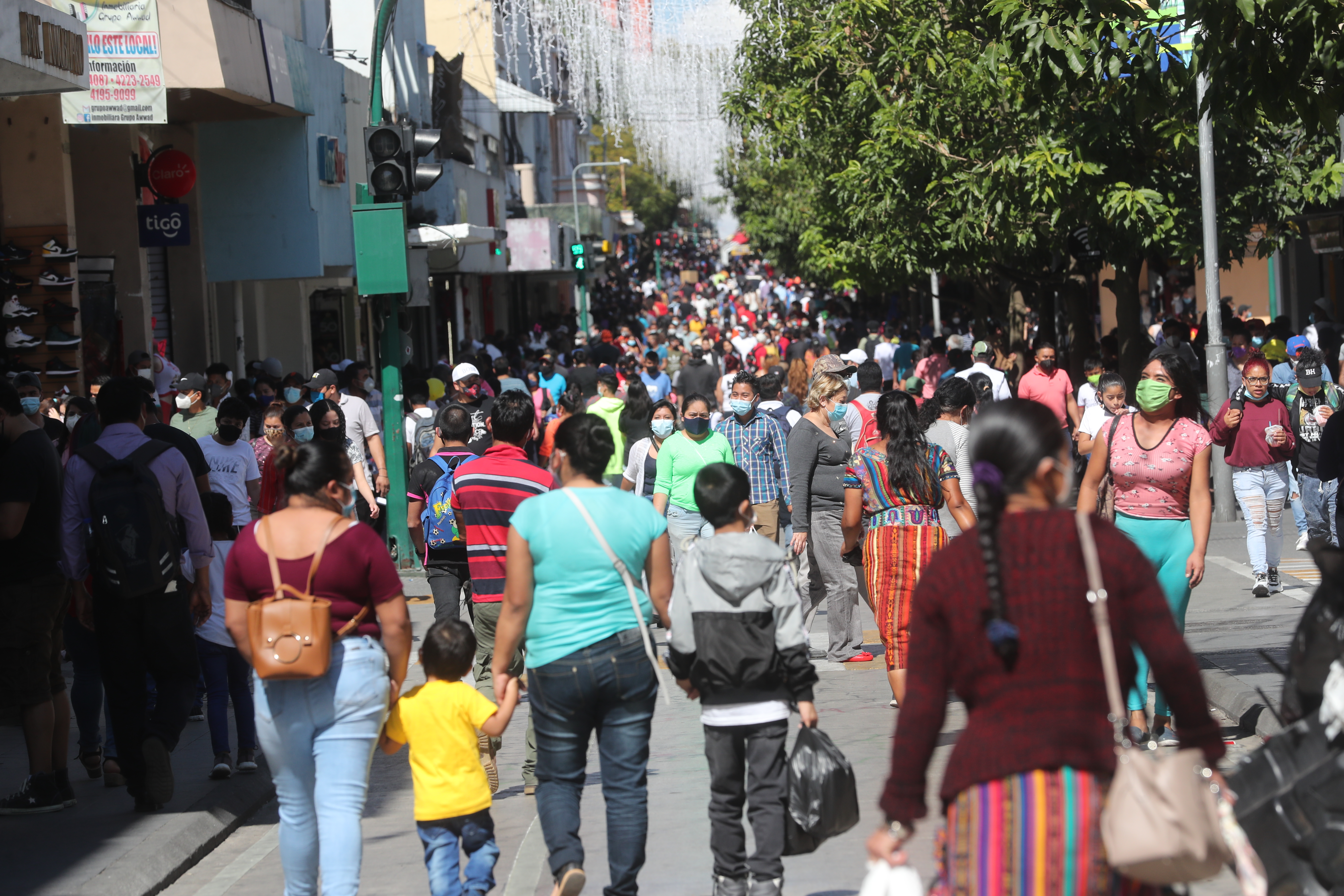 Los casos de coronavirus siguen en aumento, según la reciente actualización del sistema de alertas epidemiológicas. (Foto Prensa Libre: HemerotecaPL)