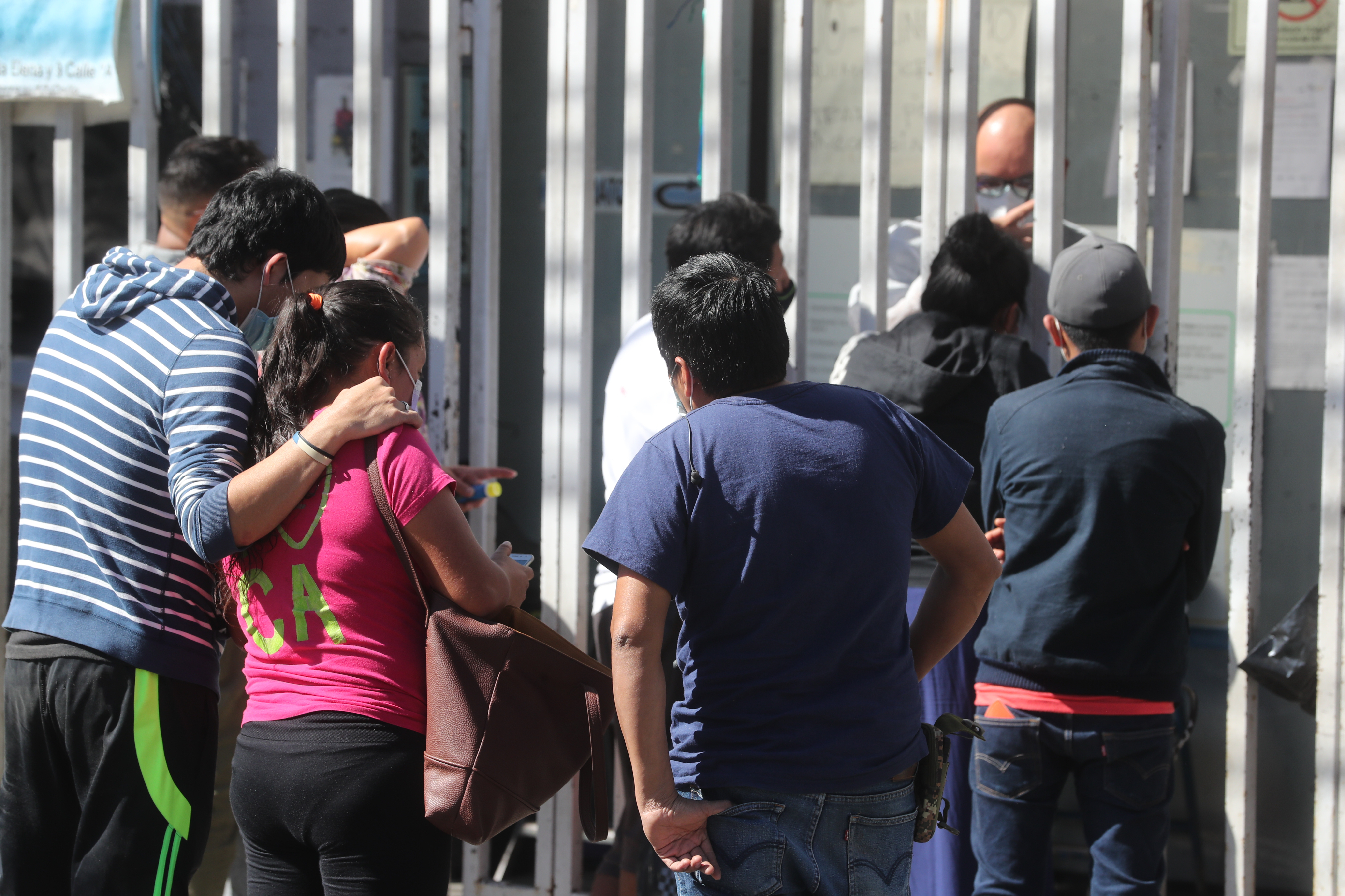 Guatemaltecos continúan con medidas de prevención ante los contagios de coronavirus. (Foto Prensa Libre: Érick Ávila. 