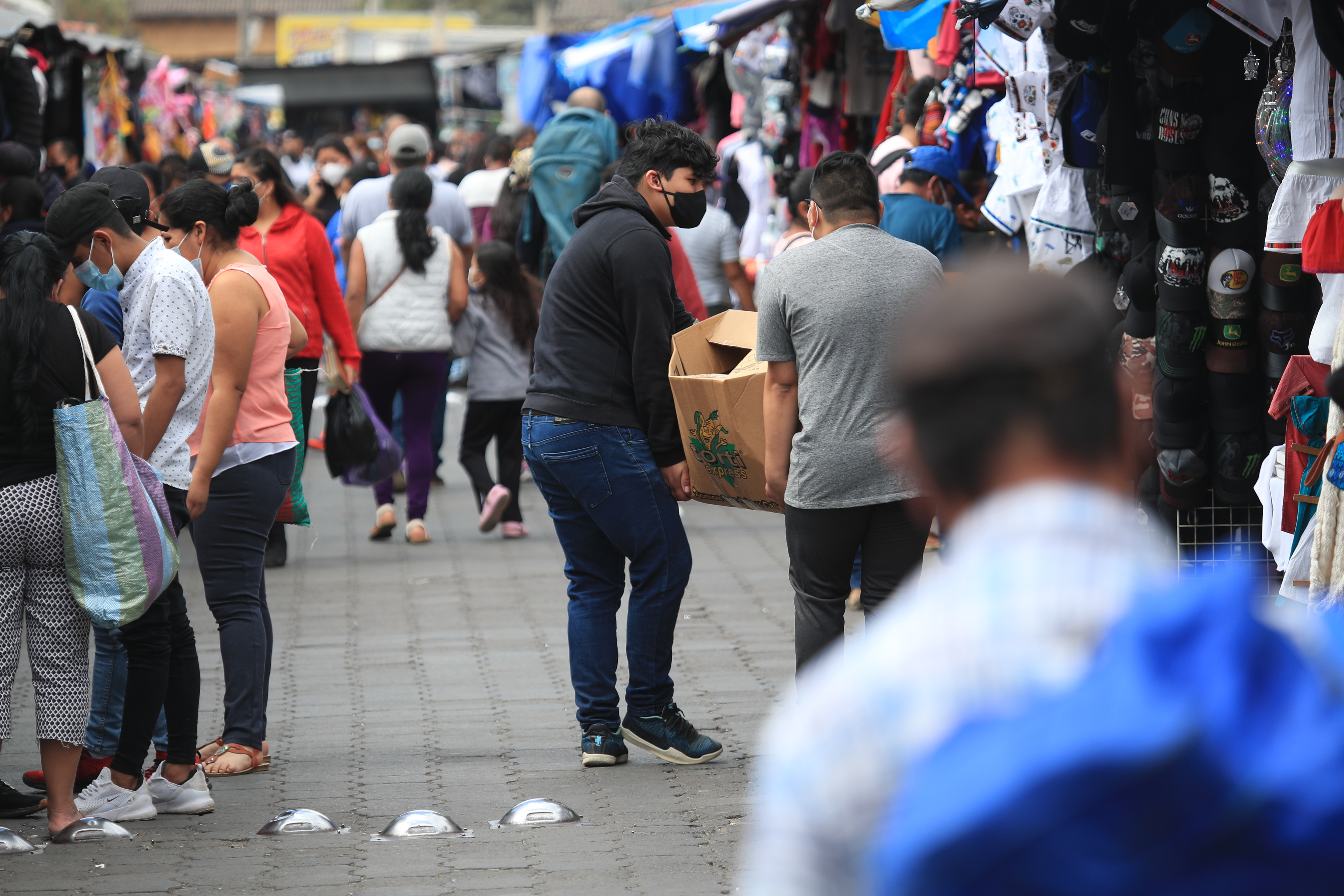 Las autoridades de Salud recomendaron en las últimas semanas mantener los cuidados para prevenir contagios, pues debido a las fiestas de fin de año se incrementaron los casos. (Foto Prensa Libre: Carlos Hernández)