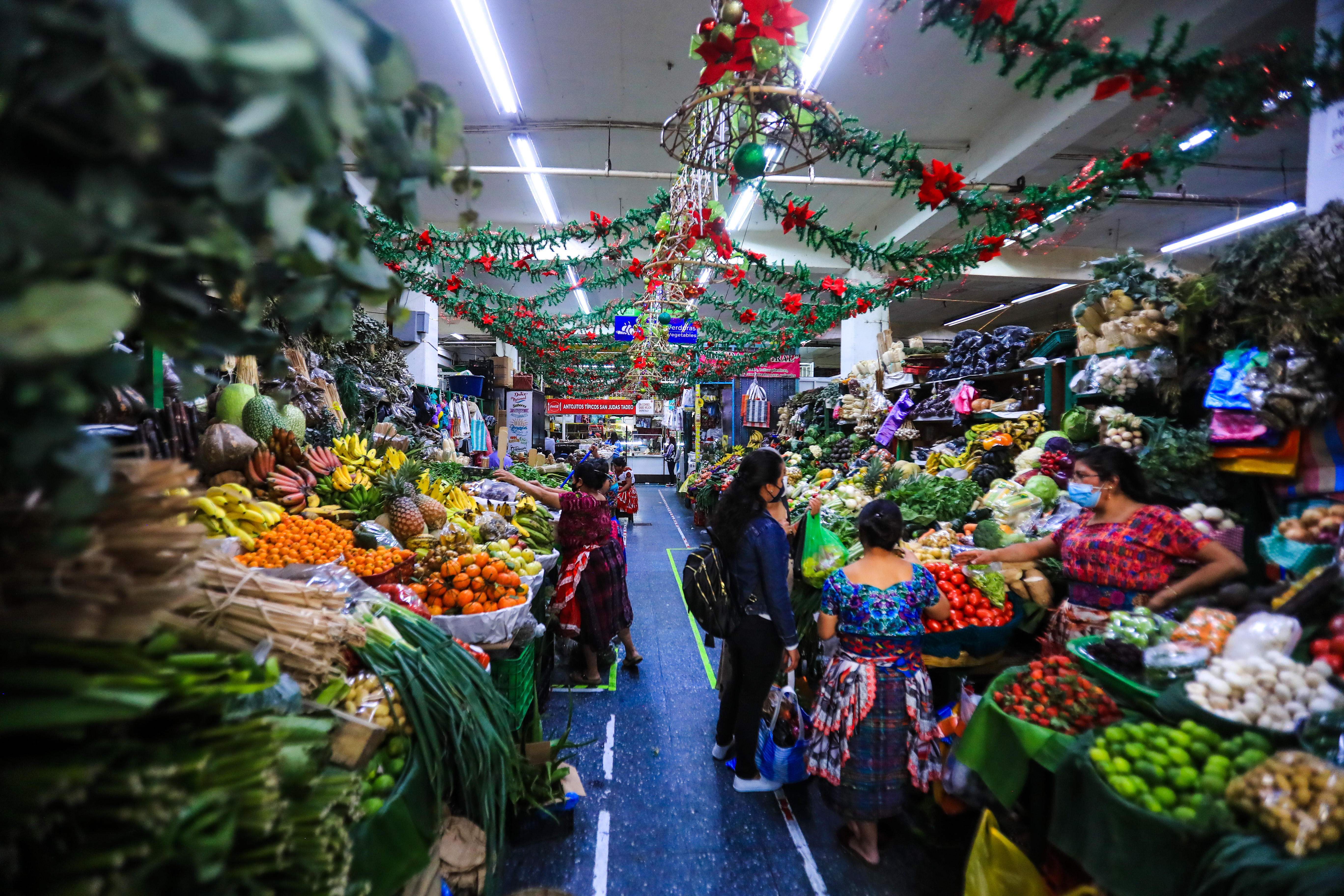 En diciembre habrá presión en la caja fiscal por el pago de sueldos y el aguinaldo a los trabajadores del sector público y clases pasivas.  (Foto Prensa Libre: Hemeroteca) 