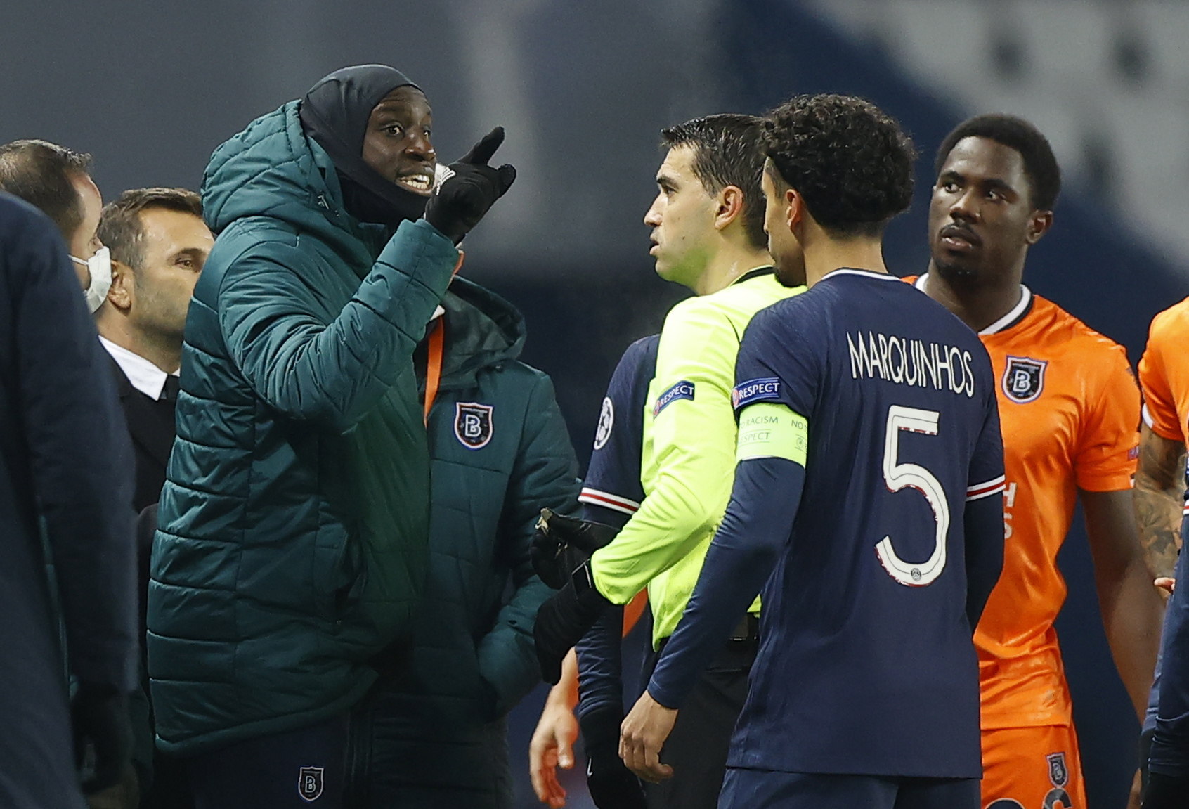 Paris (France), 08/12/2020.- Achille Webo (L), member of the team of Basaksehir reacts during the UEFA Champions League group H soccer match between Paris Saint-Germain (PSG) and Istanbul Basaksehir in Paris, France, 08 December 2020. (Liga de Campeones, Francia, Estanbul) EFE/EPA/IAN LANGSDON