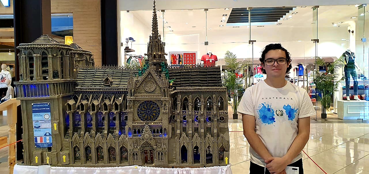 La Catedral de Notre Dame es la última obra de Daniel Rivera. (Foto Prensa Libre: Cortesía)