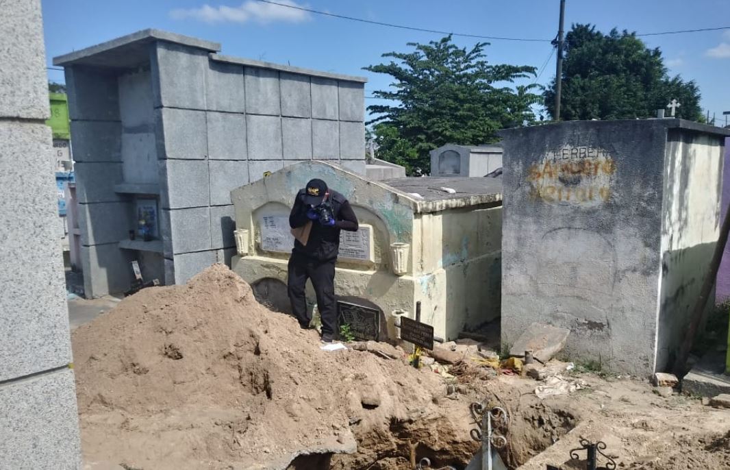 Los restos fueron inhumados en una tumba de un cementerio de Sanarate, El Progreso. (Foto: MP)
