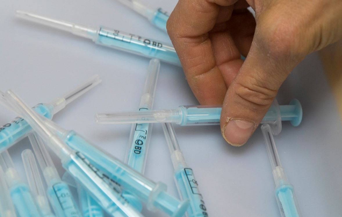 Varios países han hecho pedidos de las posibles vacunas contra el covid-19. (Foto Prensa Libre: EFE)