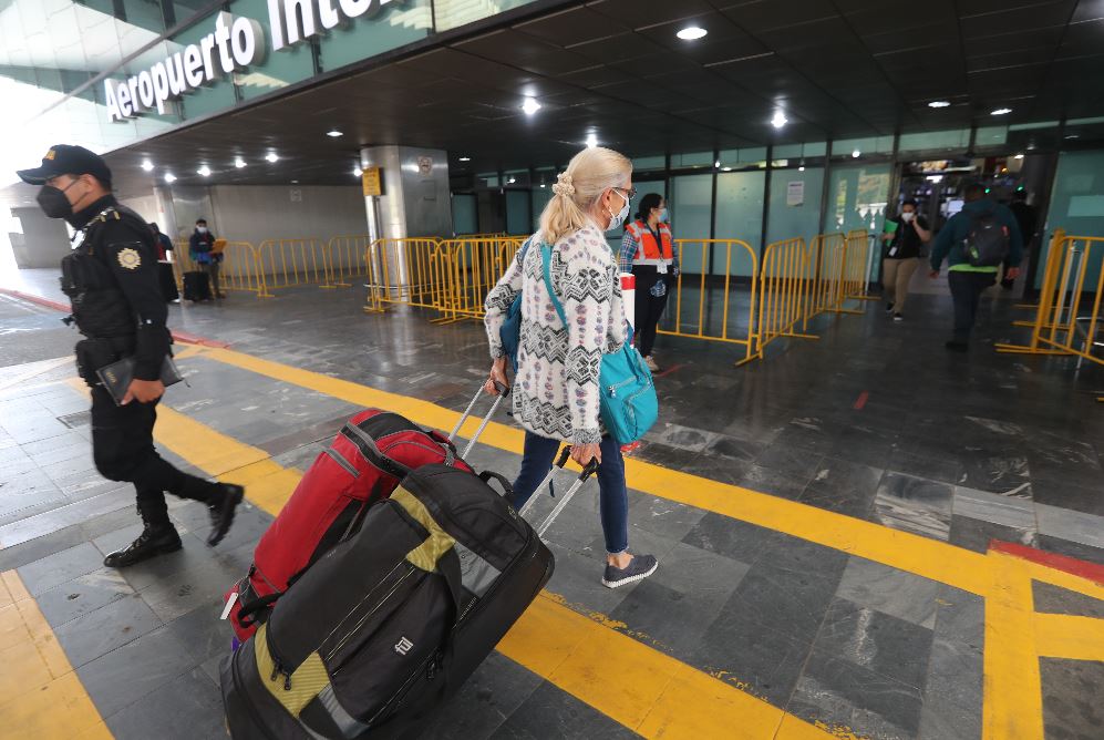 Las líneas aéreas ofrecen tarifas competitivas con el objetivo de incentivar los viajes internacionales. (Foto Prensa Libre: Hemeroteca PL)