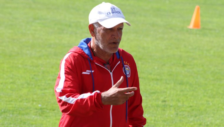 Wálter Claverí terminó su etapa como entrenador de Xelajú MC. (Foto Prensa Libre: Hemeroteca PL)