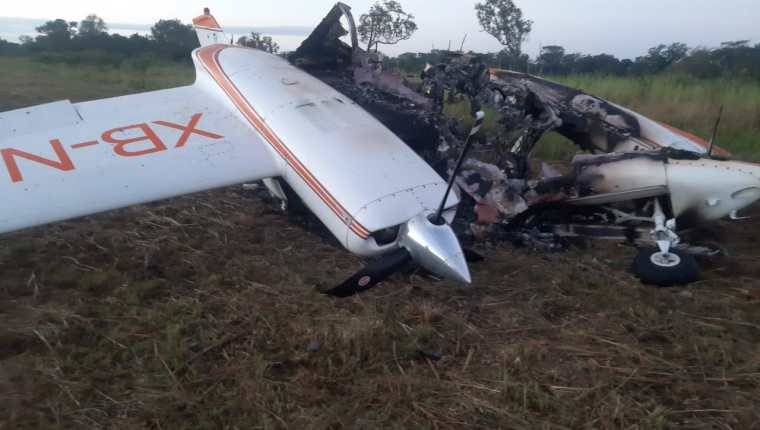 La aeronave incinerada fue localizada a las 10:00 horas este 30 de diciembre en Petén. Foto Prensa Libre: Ejército. 