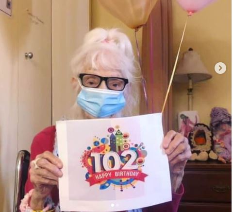 Angelina Friedman  cumplió recientemente 102 años.  Ha sobrevivido al cáncer y dos pandemias.  (Foto Prensa Libre:
North Westchester Restorative)