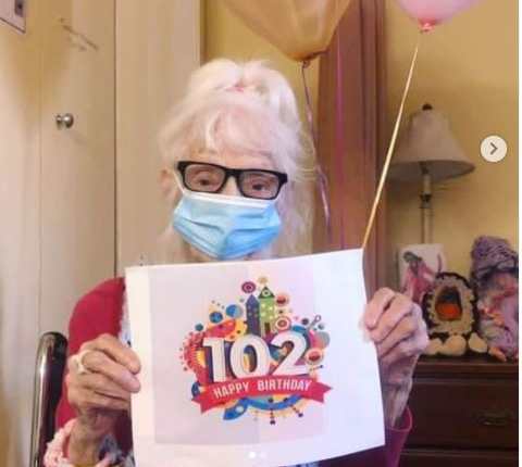 Angelina Friedman  cumplió recientemente 102 años.  Ha sobrevivido al cáncer y dos pandemias.  (Foto Prensa Libre:
North Westchester Restorative)