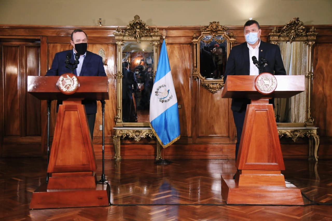 El binomio presidencial no informó cuáles fueron los acuerdos a los que llegaron para reconciliarse. (Foto Prensa Libre: Gobierno de Guatemala)