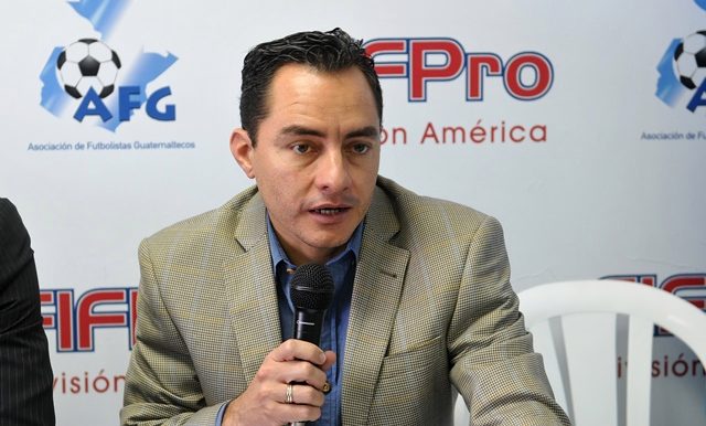 Carlos Figueroa, presidente del Sindicato de Futbolistas Profesionales de Guatemala (Sifupgua) se pronunció en favor de los jugadores de Comunicaciones sancionados. (Foto Prensa Libre: Hemeroteca)