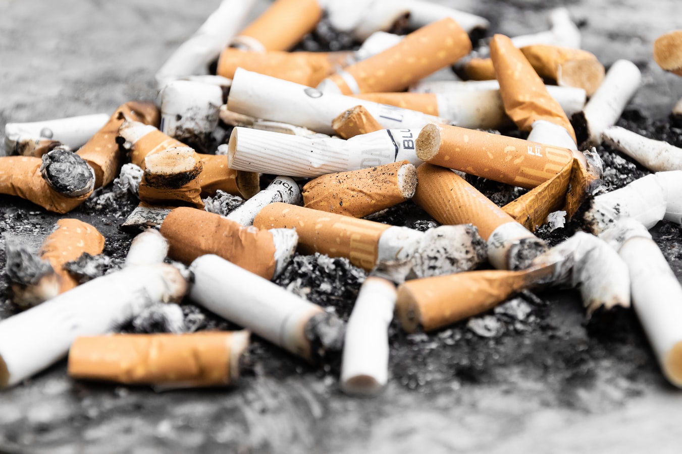 La OMS busca que más de 100 millones de personas dejen de fumar. (Foto Prensa Libre: Unsplash)