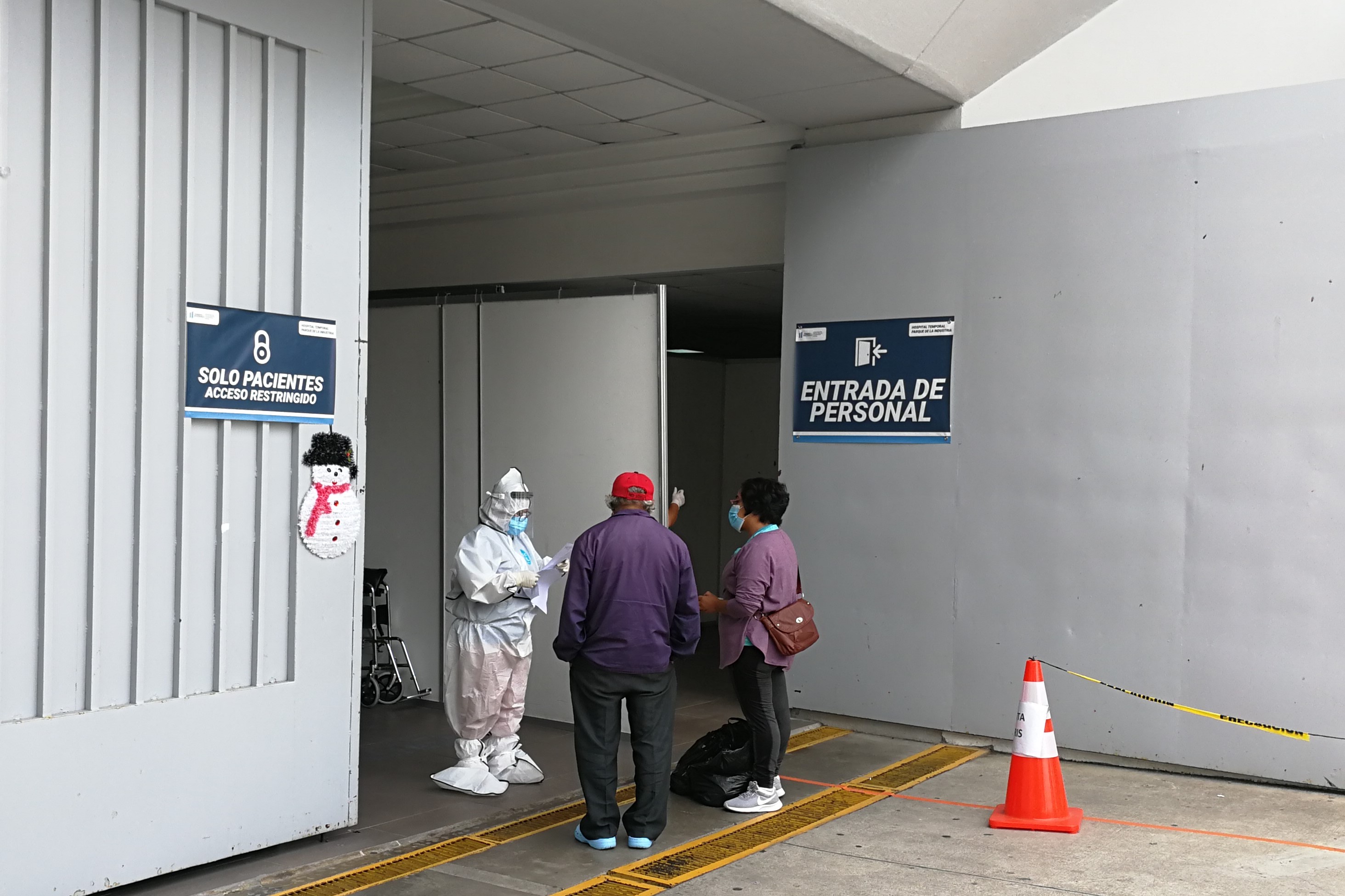 En las últimas semanas el Hospital Temporal del Parque de la Industria comienza a tener un aumento de casos positivos de covid-19. (Foto Prensa Libre: Ana Lucía Ola)