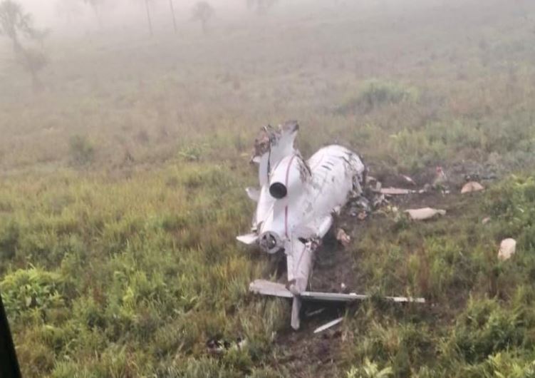 El Ejército de Guatemala localizó, este sábado 19 de diciembre, un avión tipo jet que se estrelló cuando intentaba aterrizar en un sector del Parque Nacional Sierra del Lacandón, Petén, el cual transportaba supuesta droga. (Foto Prensa Libre: Ejército de Guatemala)
