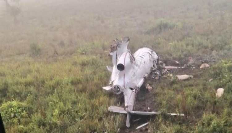 El Ejército de Guatemala localizó, este sábado 19 de diciembre, un avión tipo jet que se estrelló cuando intentaba aterrizar en un sector del Parque Nacional Sierra del Lacandón, Petén, el cual transportaba supuesta droga. (Foto Prensa Libre: Ejército de Guatemala)