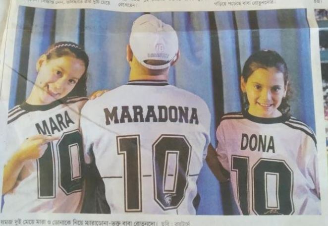 Wlater Rotundo con sus mellizas llamadas Mara y Dona. (Foto Prensa Libre: twitter.com/WalterRotundo)
