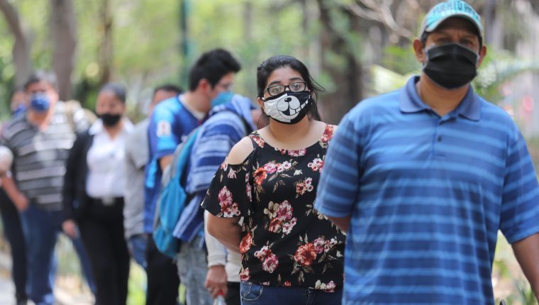El uso de mascarilla es una de las principales recomendaciones para evitar contagios de coronavirus. (Foto Prensa Libre: Erick Avila)