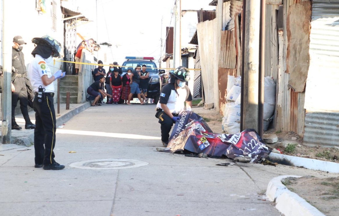 Bomberos encuentran cuerpo calcinado de una men de edad en zona 18 – Prensa Libre