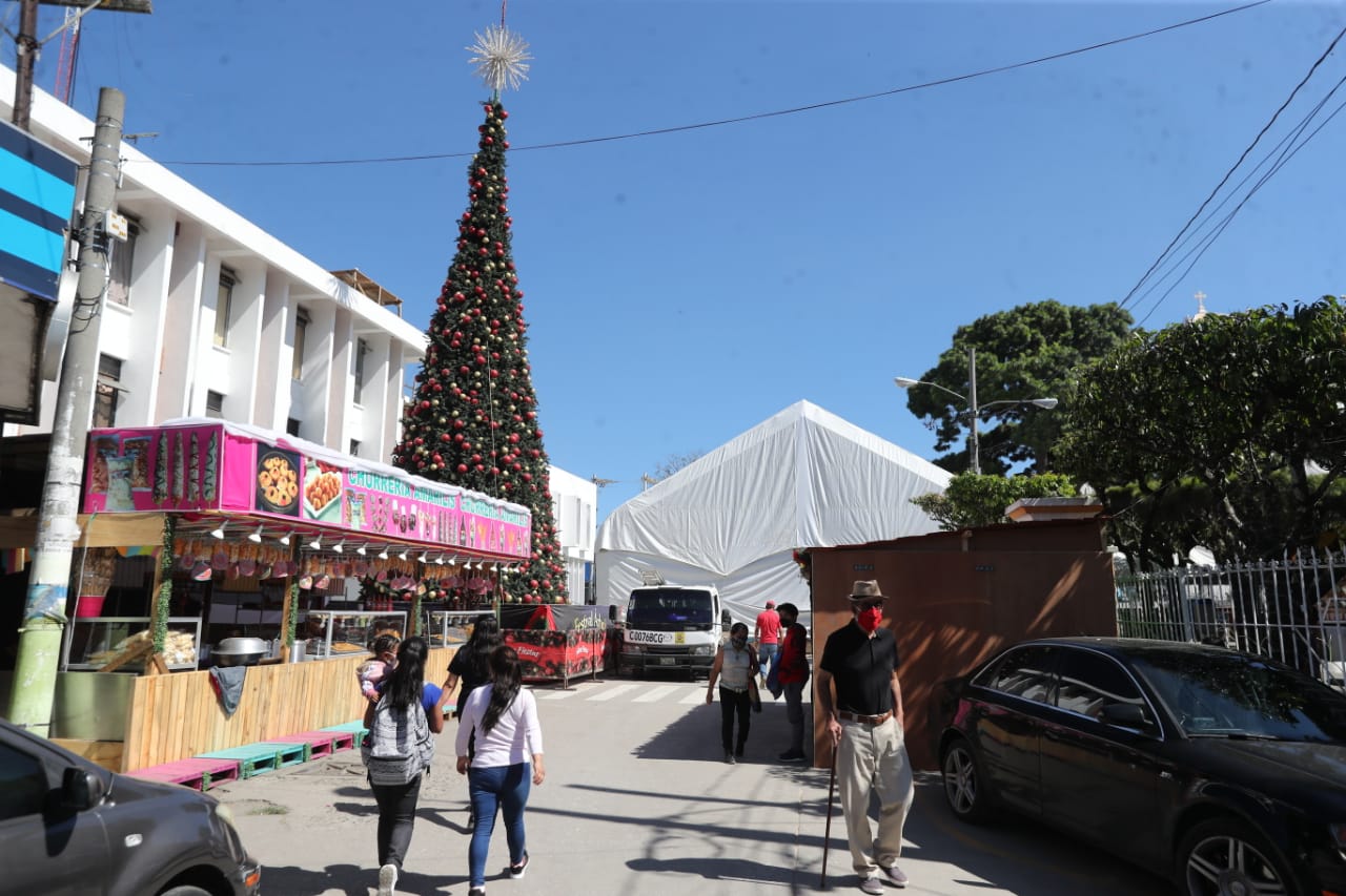Municipalidad de Mixco planea inaugurar el 13 de diciembre una pista de patinaje sobre hielo. (Foto Prensa Libre: Esbin García)