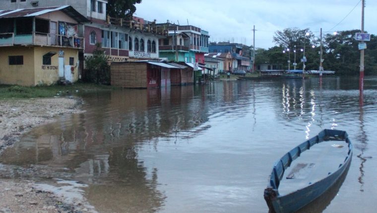 Las tormentas Eta e Iota provocaron la crecida del Río la Pasión. (Foto Prensa Libre: Hemeroteca)