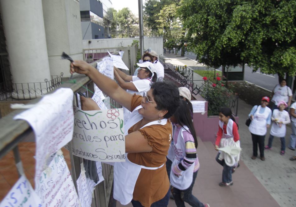 El trabajo doméstico en Guatemala lo desempeñan principalmente mujeres, jóvenes, migrantes, mayoritariamente no indígenas, con bajos niveles de educación. (Foto Prensa Libre: Hemeroteca)