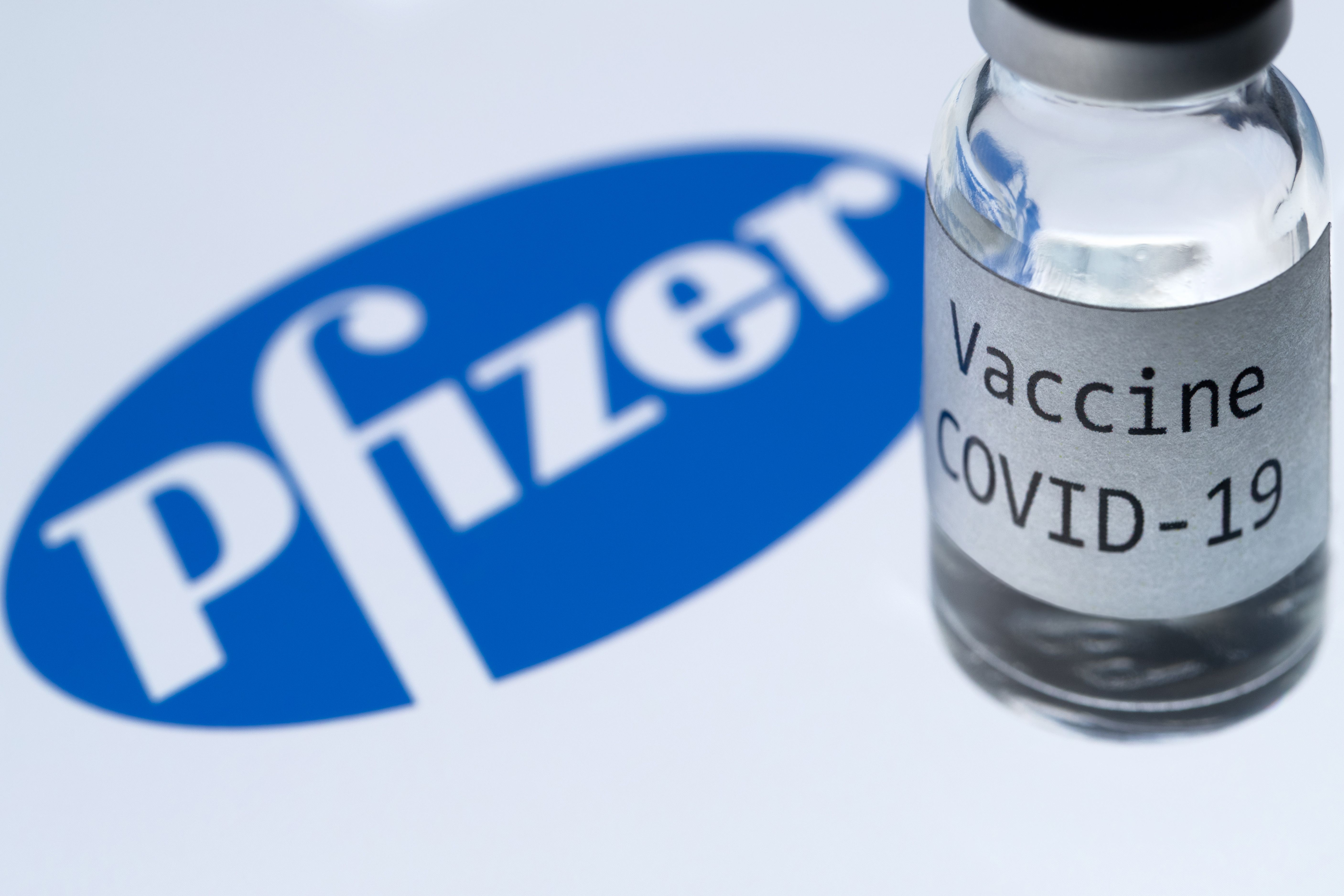 EE. UU. avanza hacia la aprobación de una vacuna tras visto bueno de expertos. (Foto Prensa Libre: AFP)
