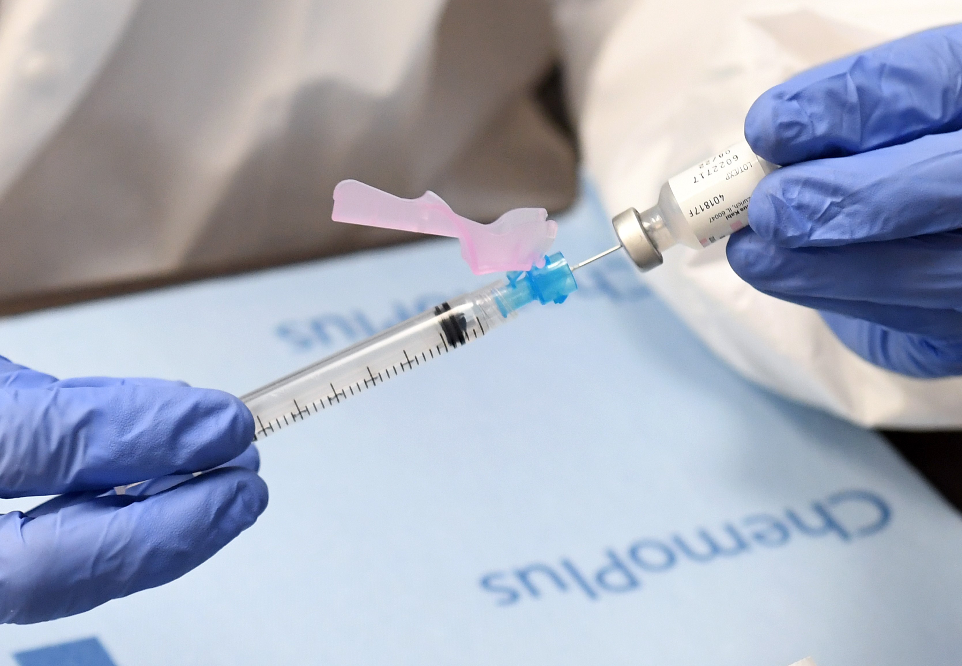 La Agencia Europea del Medicamento (EMA) podría  someter a votación y el dictamen final con los efectos de la vacuna Pfizer/BioNTech. (Foto Prensa Libre: AFP)