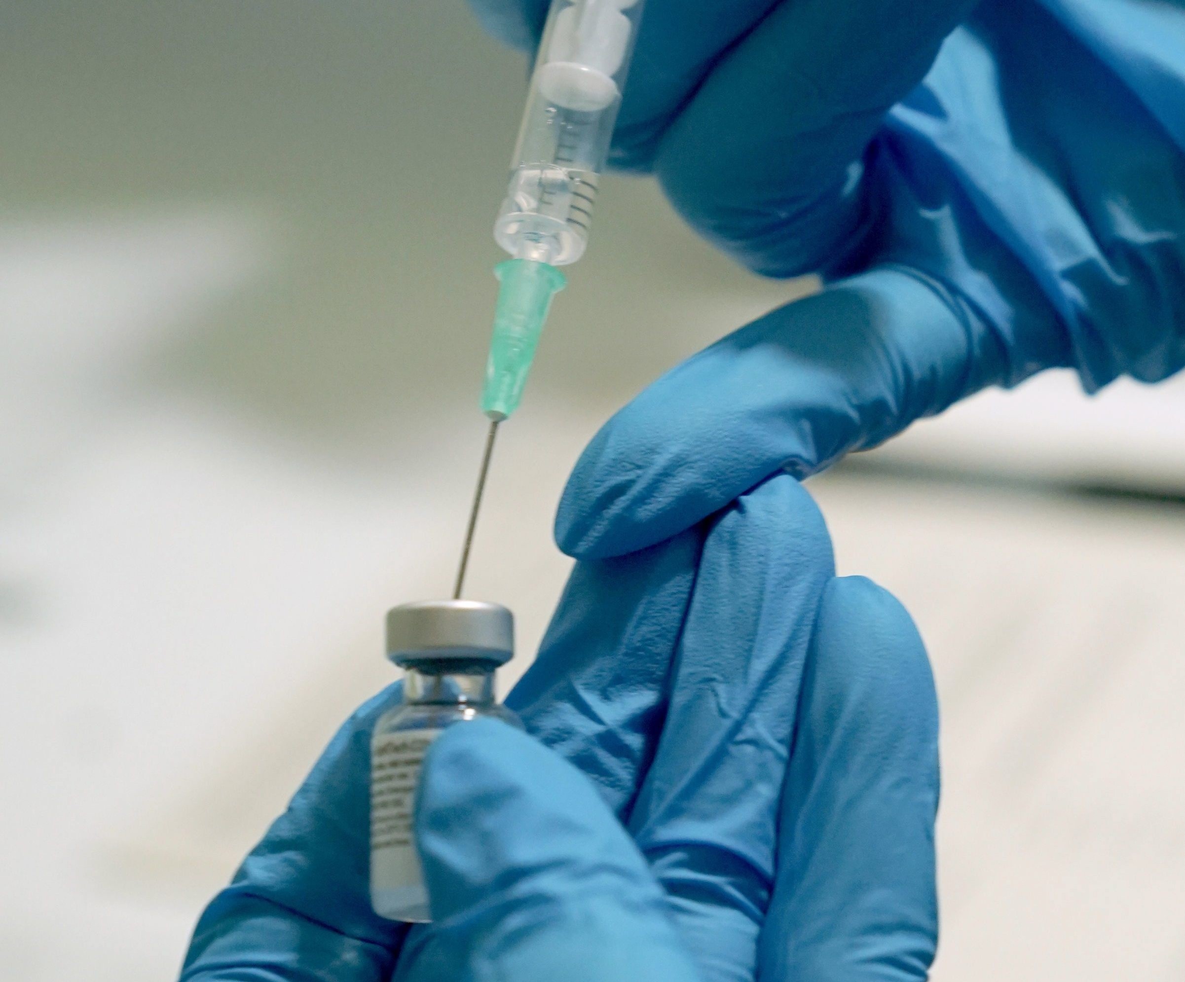 Estados Unidos empieza a vacunar a su población contra el coronavirus. (Foto Prensa Libre: EFE)