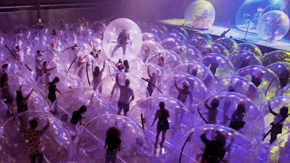 Cada burbuja tiene una capacidad máxima de tres personas.