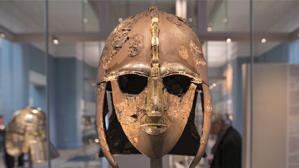 El casco de Sutton Hoo fue uno de los tesorors encontrados que se conservan en el Museo Británico de Londres. (GETTY IMAGES)