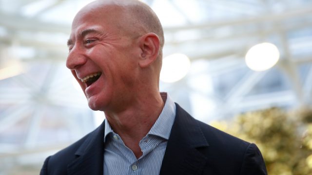 Jeff Bezos es dueño de Amazon, Blue Origin y el diario The Washington Post. Foto: Reuters.