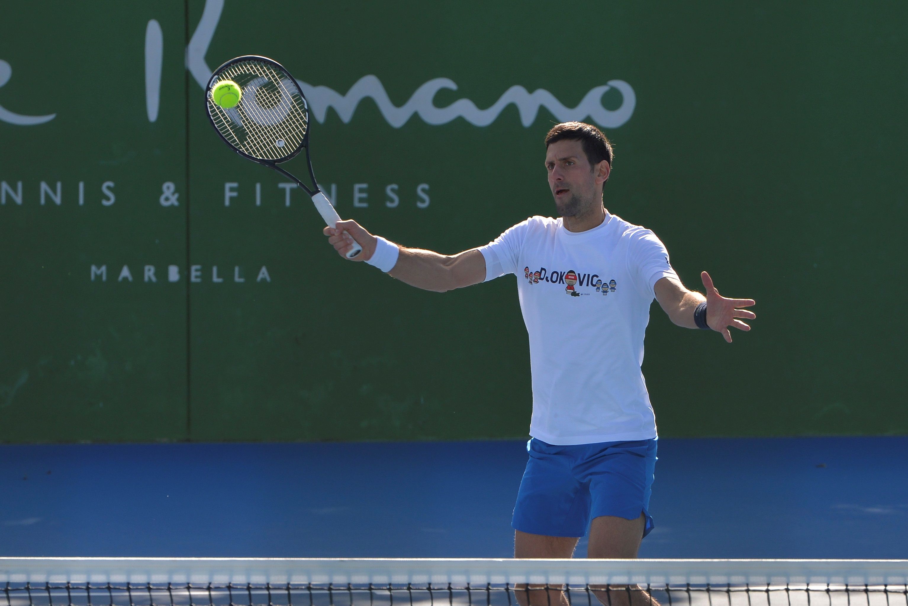 El tenista Novak Djokovic será uno de los que reciban trato diferenciado previo al Abierto de Australia. (Foto Prensa Libre: EFE)