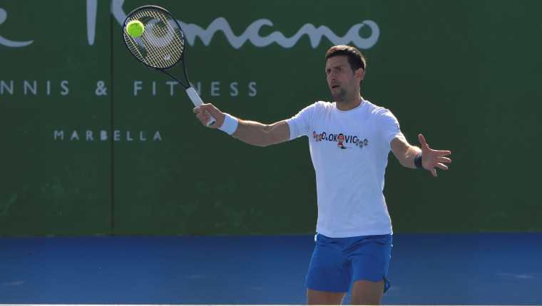 El tenista Novak Djokovic será uno de los que reciban trato diferenciado previo al Abierto de Australia. (Foto Prensa Libre: EFE)