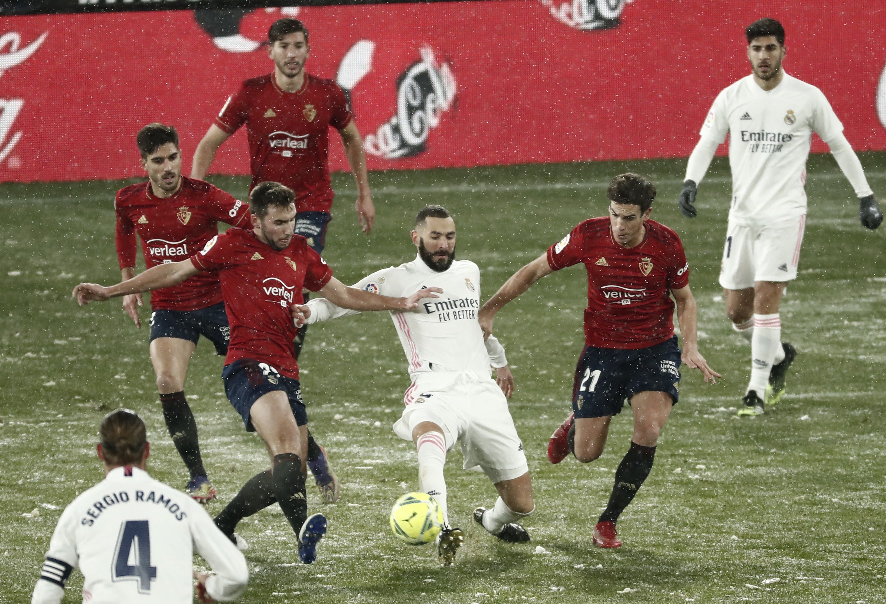 El Real Madrid tuvo ante el Osasuna uno de los juegos donde menos ocasiones de gol generó, ya que en el primer tiempo ni siquiera registró un remate al arco rival. (Foto Prensa Libre: EFE)