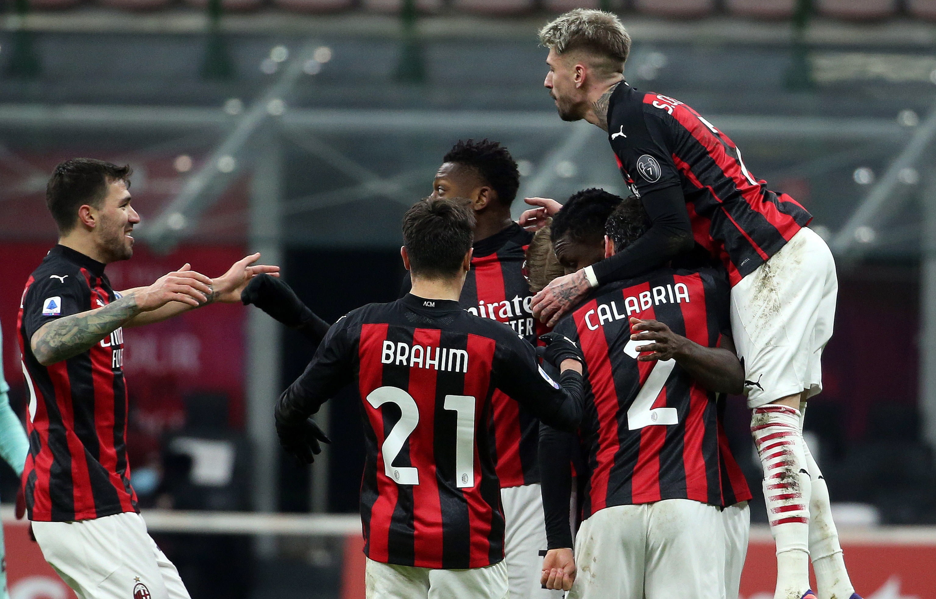 El AC Milan derrotó 2-0 al Torino, mantuvo el liderato de la Serie A y dejó atrás la derrota ante la Juventus. (Foto Prensa Libre: EFE)