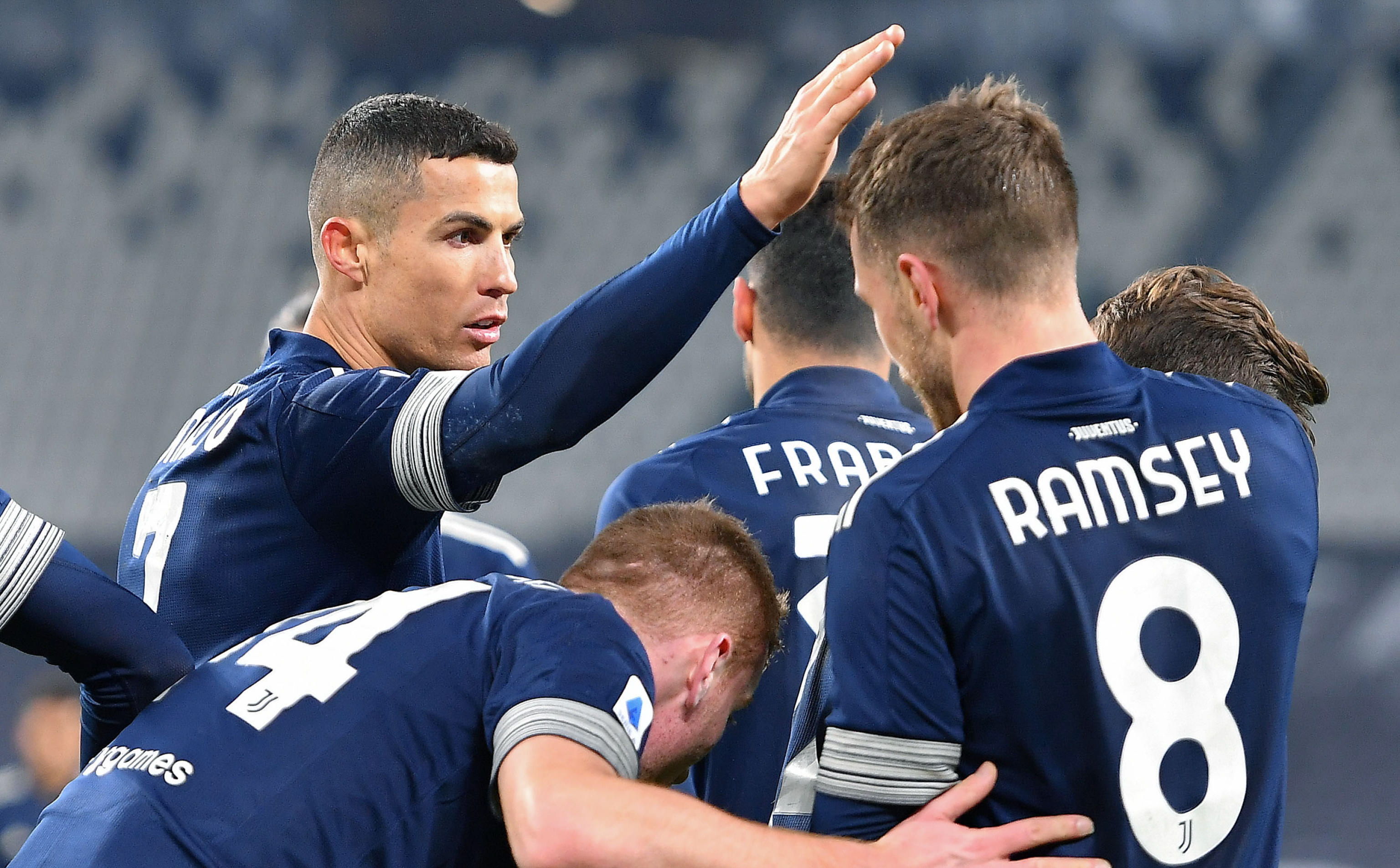 Cristiano Ronaldo, Aaron Ramsey y Danilo fueron los anotadores del triunfo de la Juventus por 3-1 sobre el Sassuolo. (Foto Prensa Libre: EFE)