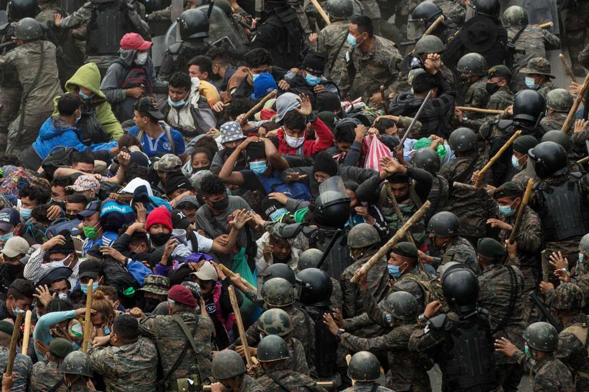 Prevén nueva caravana de migrantes hondureños y autoridades se preparan para contenerla