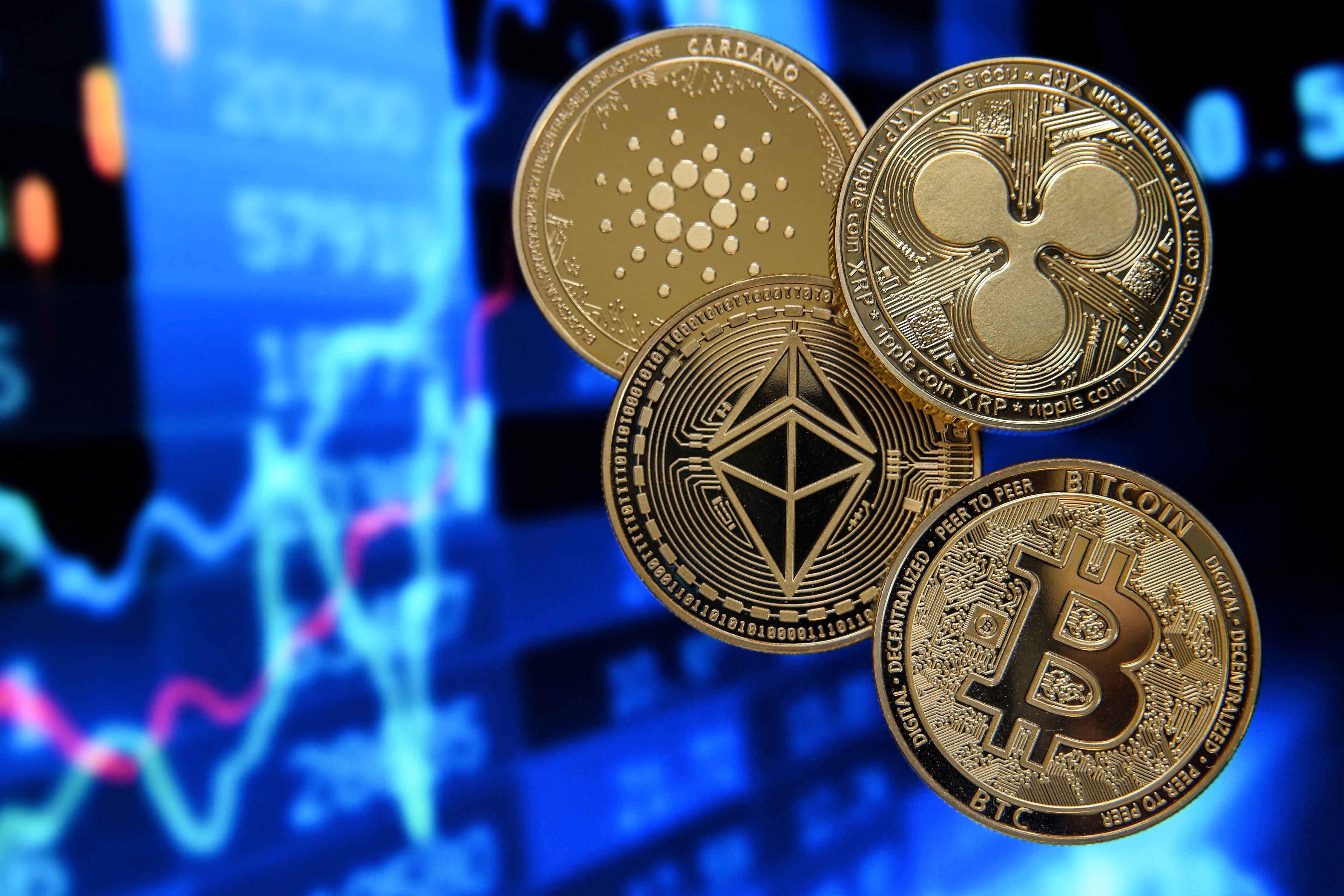 Duesseldorf (Germany), 20/01/2021.- Illustration of cryptocurrencies such as Bitcoin (bottom-R), Ethereum (C), Ripple (R) and Cardano (L) on a monitor showing a stock barometer, Duesseldorf, Germany, 20 January 2021. Cryptocurrency Bitcoin has experienced drastic ups and downs in recent weeks and months. At times, its price has increased more than fivefold over the course of the year. The price has risen particularly sharply, by more than 100 per cent since mid-December 2020. However, Internet currencies, of which there are now thousands, are known for their extreme price fluctuations. Regulators, such as the German Bafin recently, therefore repeatedly warn against investing in cryptocurrencies. Recently, the president of the European Central Bank, Christine Lagarde, called for stricter regulation of Bitcoin. (Alemania, Estados Unidos, Roma) EFE/EPA/SASCHA STEINBACH
