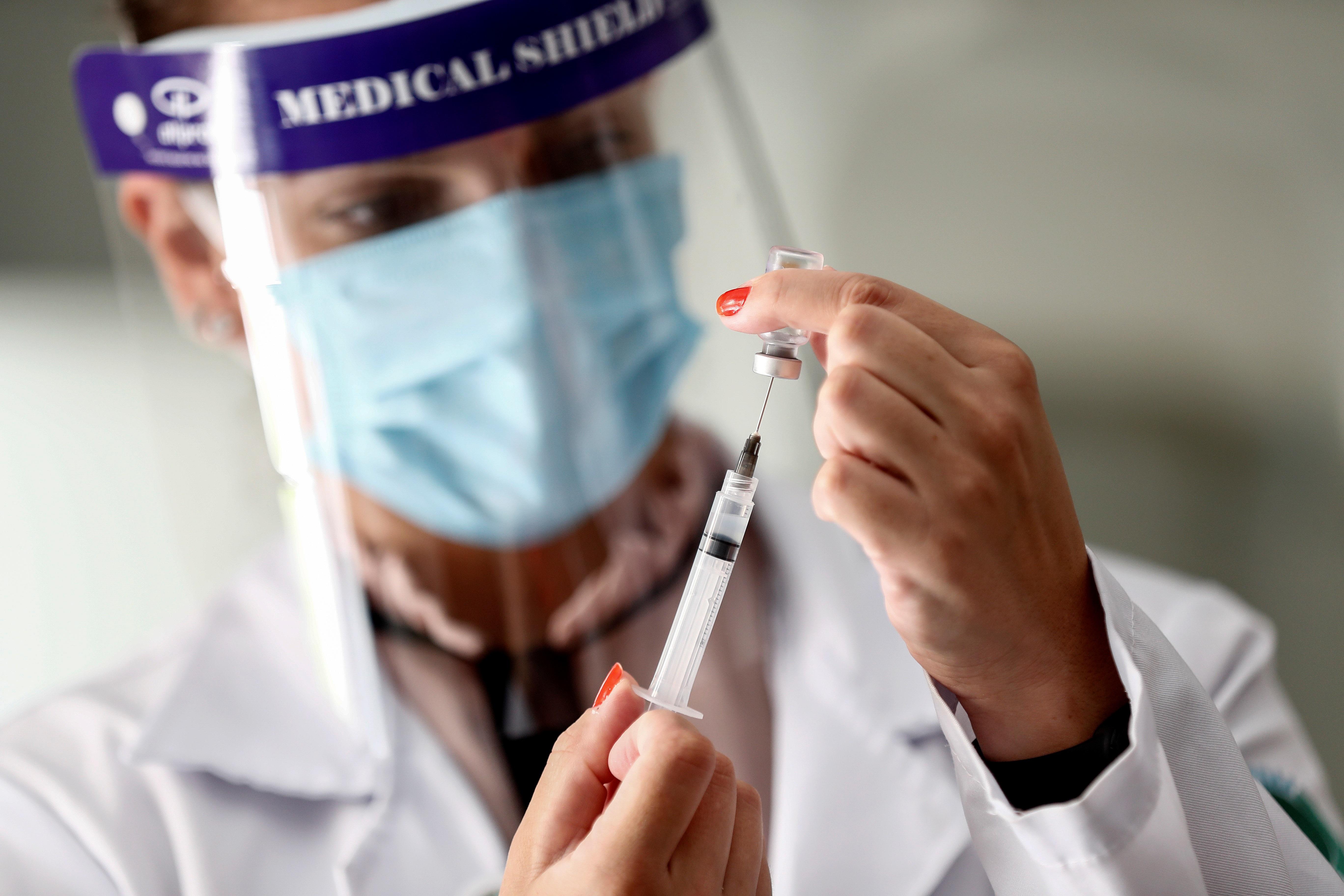 Se considera que la vacuna sí es efectiva contra la nueva cepa de coronavirus. (Foto: AFP) 