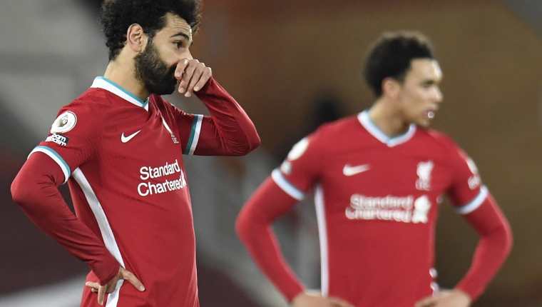 Mohamed Salah durante el partido de este jueves, que terminó con derrota para el Liverpool. (Foto Prensa Libre: EFE)