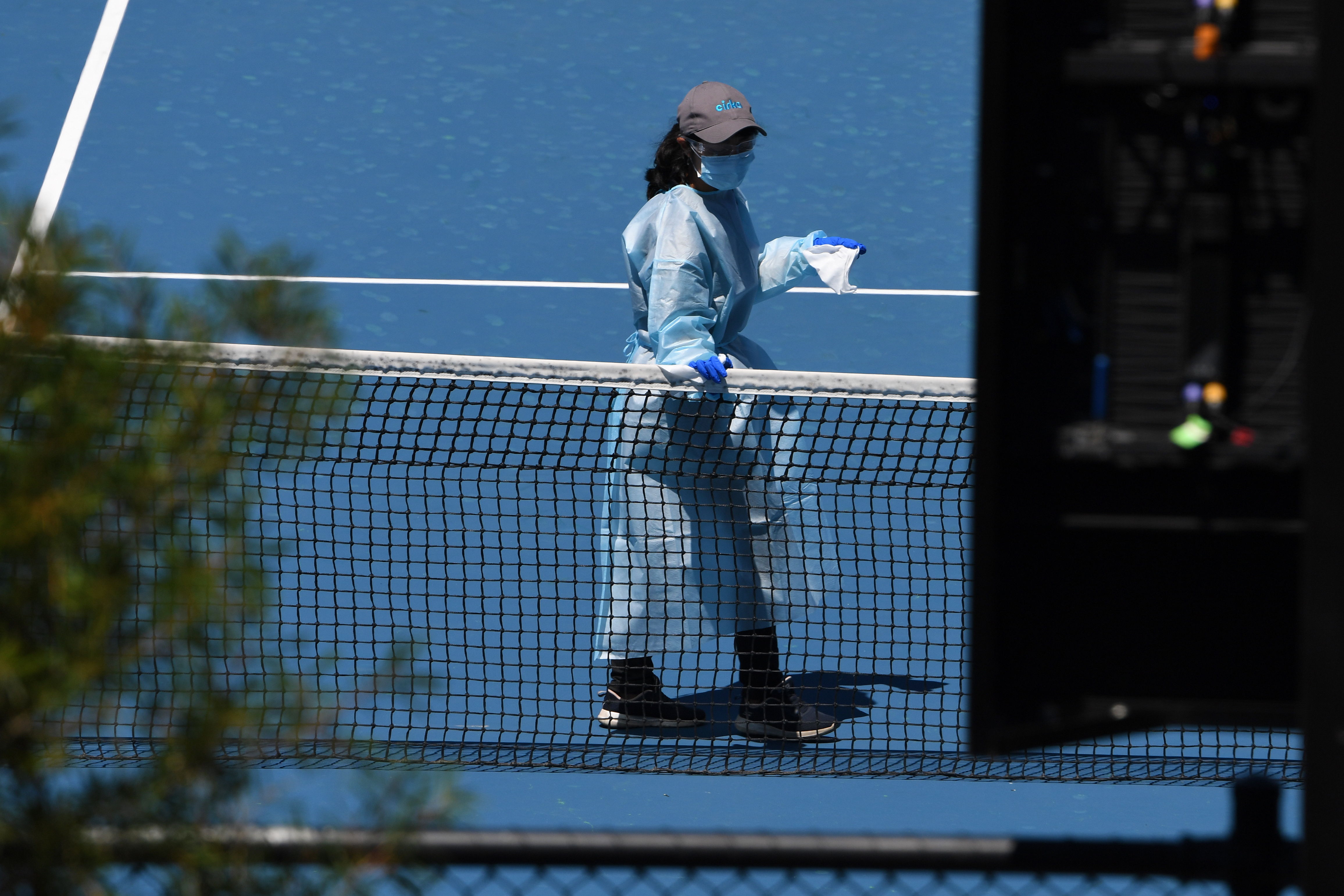 El Abierto de Australia corre peligro de no celebrarse, pues cada vez suman más casos positivos entre tenistas y personal. (Foto Prensa Libre: EFE)
