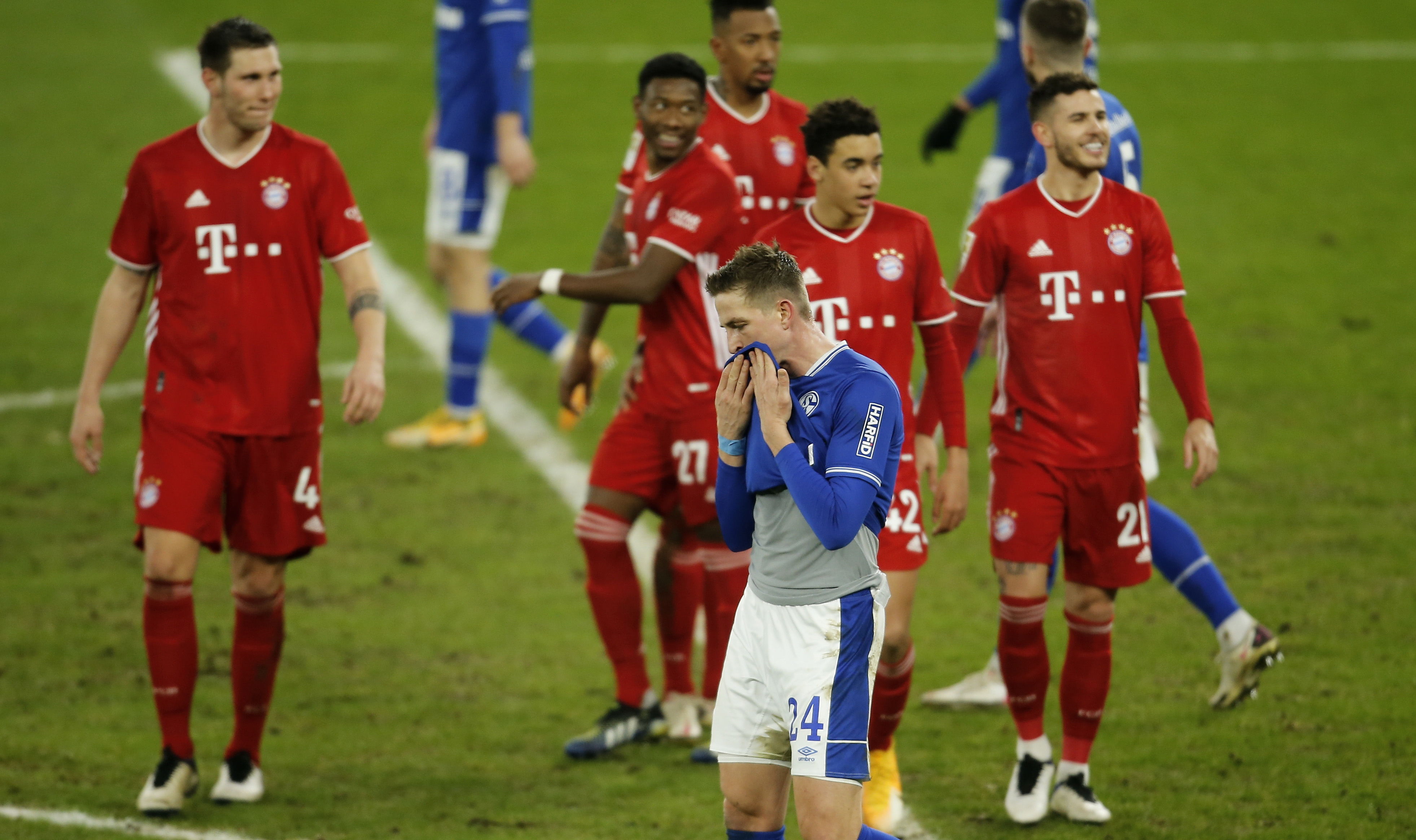 El Schalke 04 está sumido en una crisis y de no cambiar sus resultados sería el equipo que descienda de la Bundesliga para la próxima temporada. (Foto Prensa Libre: EFE)
