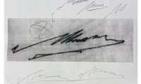 Esta firma, según los análisis caligráficos, no corresponde a Diego Maradona. Foto Prensa Libre: Redes sociales. 