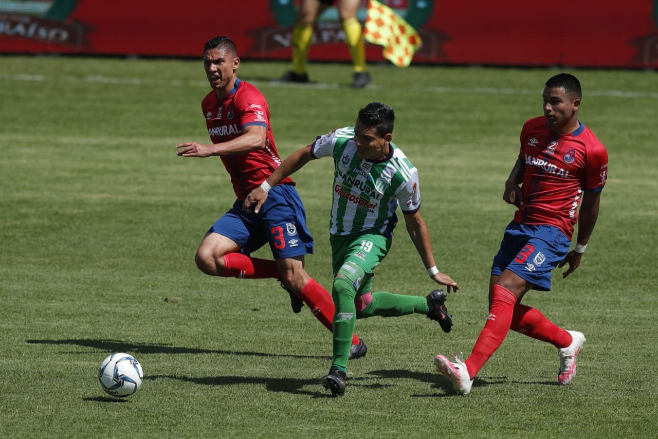 ¡Vaya juego en el Pensativo! Antigua GFC y Municipal empatan en la ...