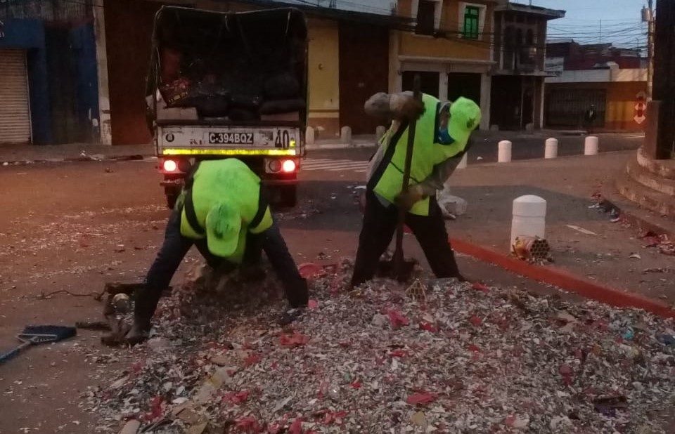 Toneladas de basura fueron recolectadas en todas las zonas de la capital. (Foto Prensa Libre: Municipalidad de Guatemala)
